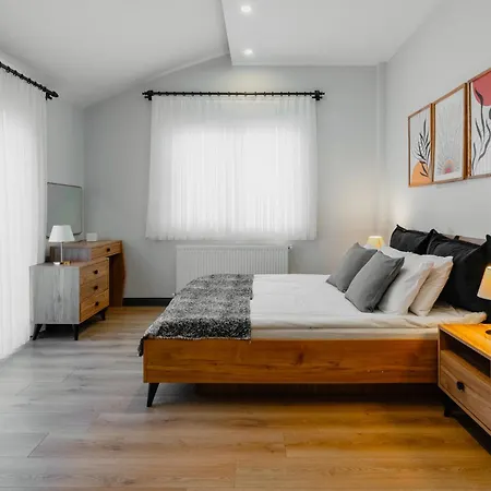 Stylish Flat W Balcony Near Lara דירה *
