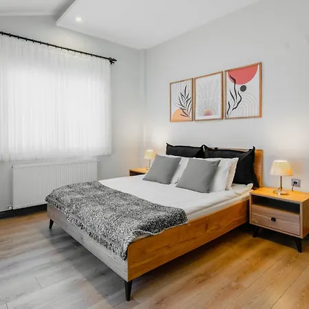 דירה Stylish Flat W Balcony Near Lara