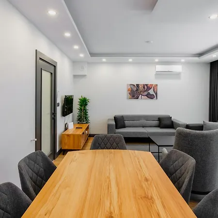 דירה Stylish Flat W Balcony Near Lara *